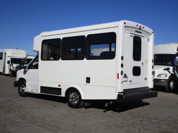 2015 Glaval Lift Equipped Shuttle S34944 - Image 5