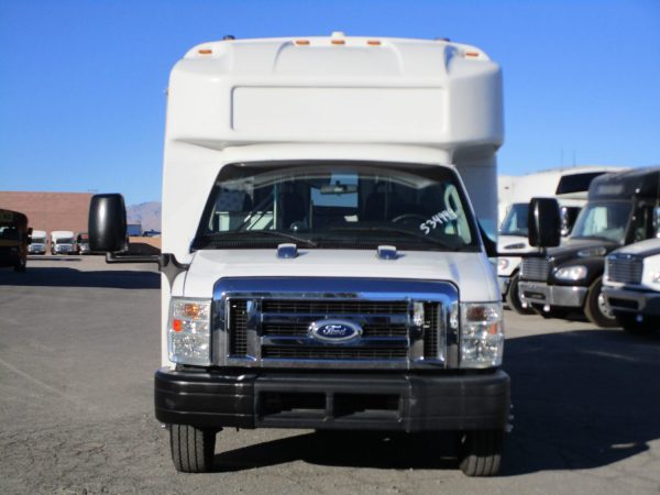 2015 Glaval Lift Equipped Shuttle S34949 - Image 2