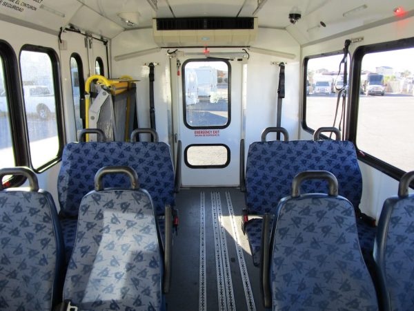 2015 Glaval Lift Equipped Shuttle S34949 - Image 9