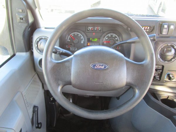 2015 Glaval Lift Equipped Shuttle S34949 - Image 11