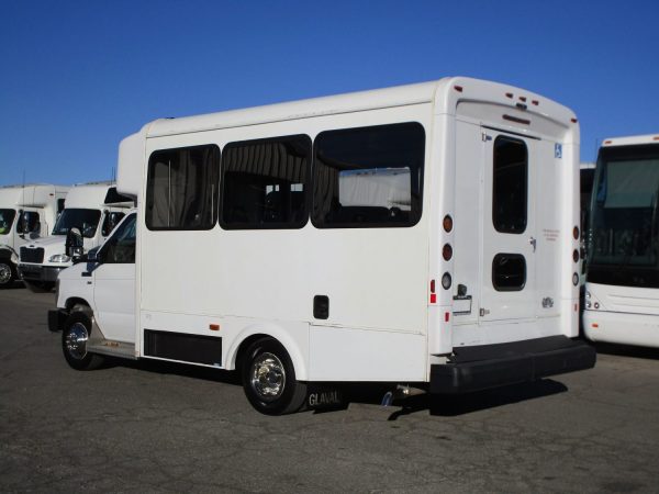2015 Glaval Lift Equipped Shuttle S34949 - Image 5