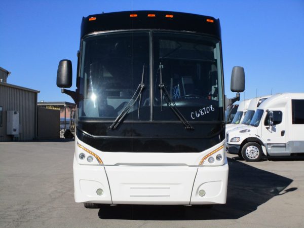 2018 MCI J4500 Lift Equipped Highway Coach C68708 - Image 2