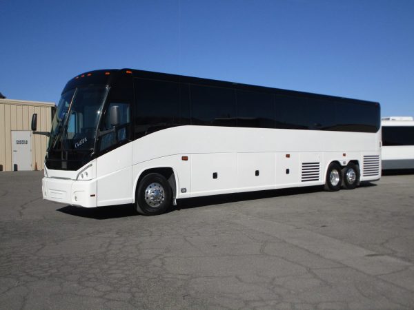 2018 MCI J4500 Lift Equipped Highway Coach C68708 - Image 3