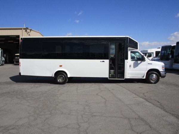 2016 Ameritrans 285 Executive Shuttle S26608 - Image 4