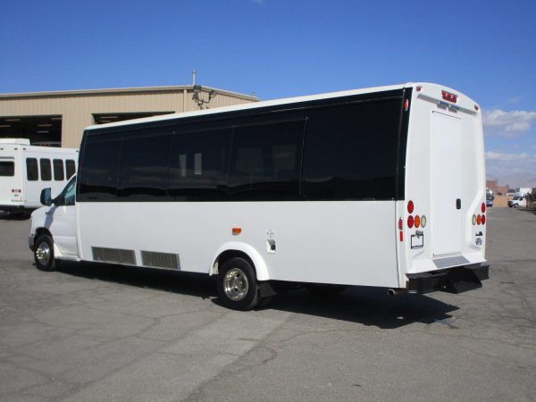 2016 Ameritrans 285 Executive Shuttle S26608 - Image 5