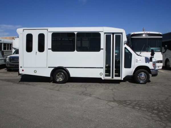 2013 Champion Lift Equipped Bus S32719 - Image 4