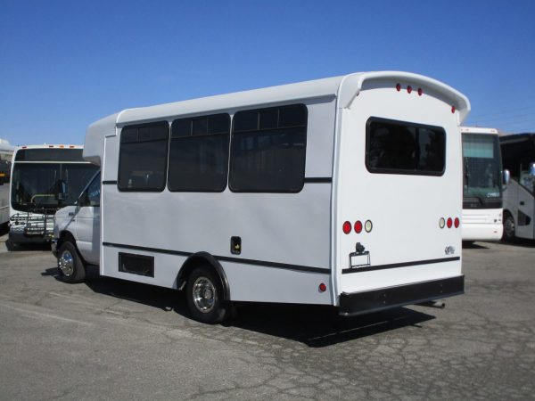 2013 Champion Lift Equipped Bus S32719 - Image 5