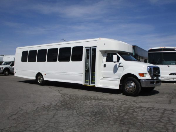 2015 Starcraft XLT Shuttle Bus S99018