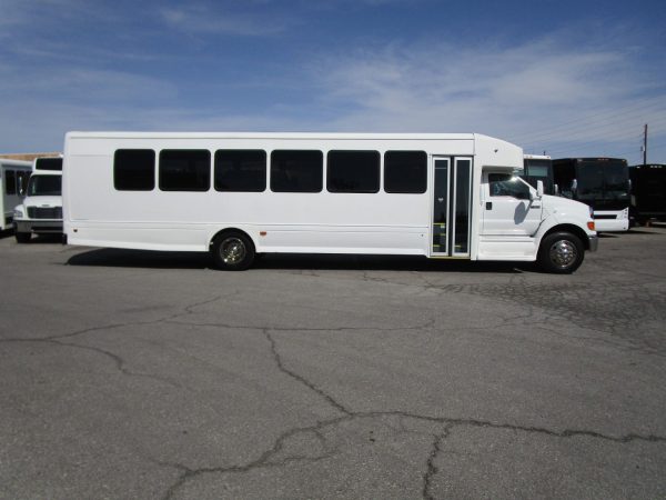 2015 Starcraft XLT Shuttle Bus S99018 - Image 4