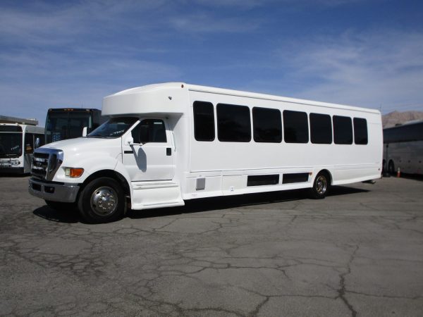 2015 Starcraft XLT Shuttle Bus S99018 - Image 3