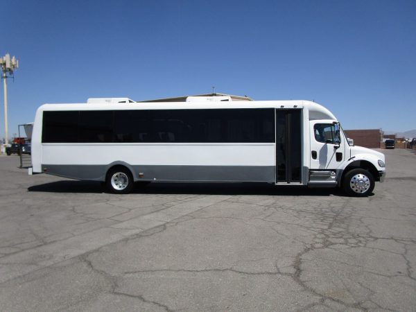 2015 Federal Luxury Shuttle SR1886 - Image 4