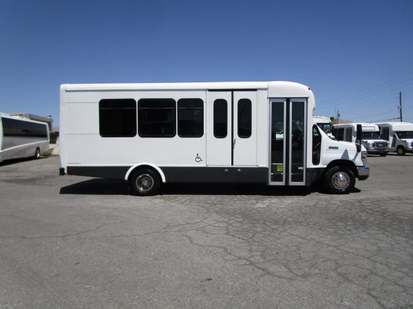2012 Starcraft Allstar Lift Equipped Shuttle Bus S96210 - Image 4
