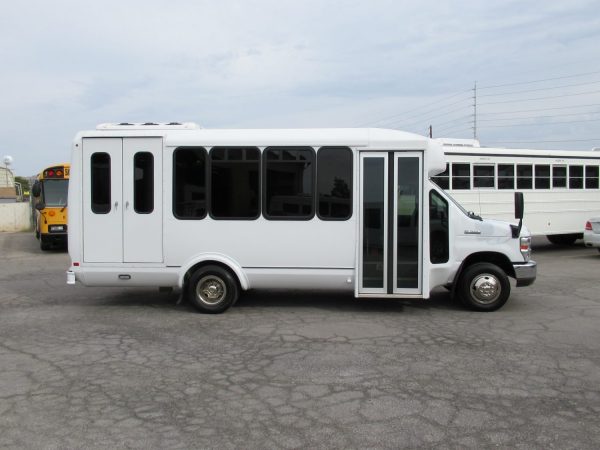 2017 ElDorado Aerotech Lift Equipped Shuttle Bus S37316 - Image 4