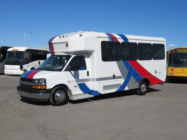 2015 Glaval Lift Equipped Shuttle S14543 - Image 3