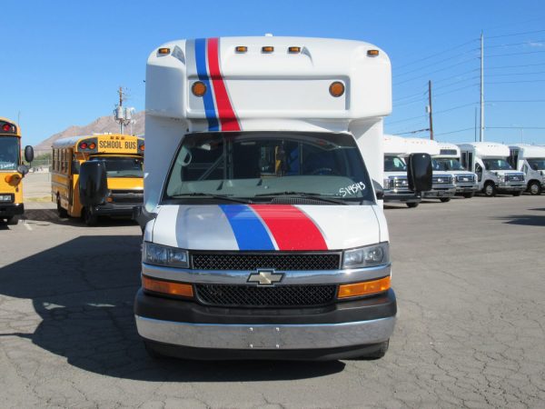 2015 Glaval Lift Equipped Shuttle S14543 - Image 2