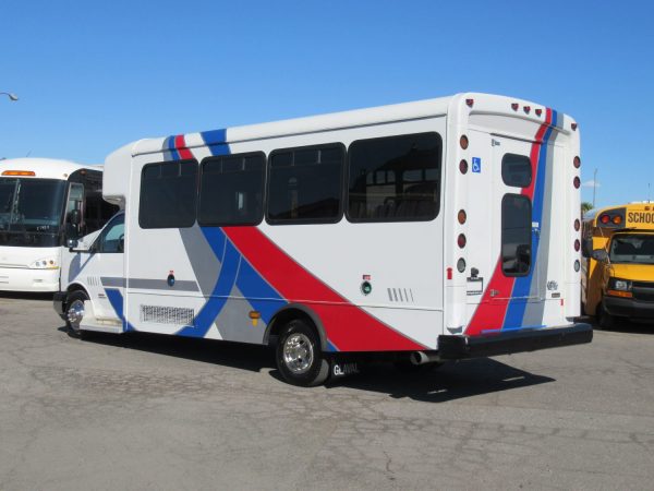 2015 Glaval Lift Equipped Shuttle S14543 - Image 5