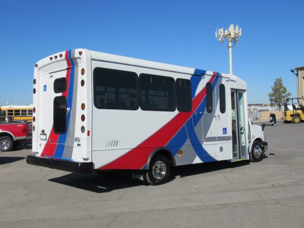 2015 Glaval Lift Equipped Shuttle S14543 - Image 7