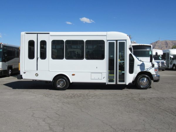 2016 Starcraft Allstar Lift Equipped Shuttle Bus S05415 - Image 4