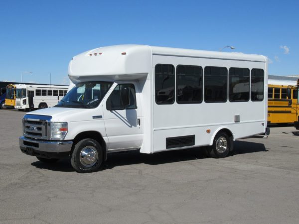 2016 Starcraft Allstar Lift Equipped Shuttle Bus S05415 - Image 3