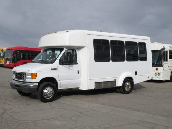 2007 Elkhart Coach ECII Lift Equipped Shuttle S36712 - Image 3
