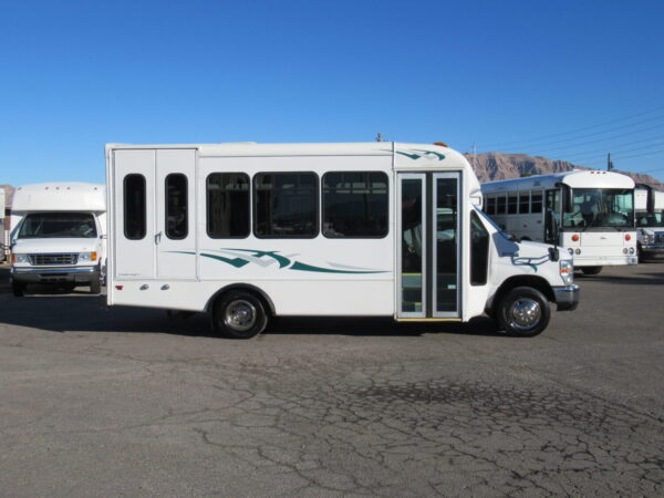 2008 Starcraft Allstar Lift Equipped Shuttle Bus S57219 - Image 4
