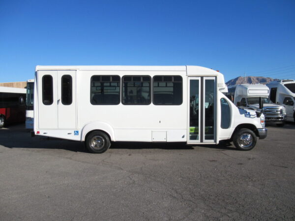 2010 Goshen Lift Equipped Shuttle Bus S69991 - Image 4
