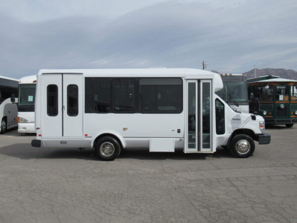 2012 ElDorado Aerotech Lift Equipped Shuttle Bus S66379 - Image 4