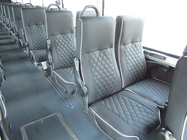 2009 MCI D4500 Lift Equipped Commuter Coach C58833 - Image 8