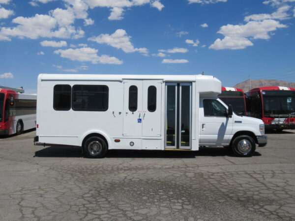 2010 Glaval Lift Equipped Shuttle S79014 - Image 4