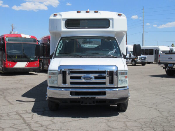 2010 Glaval Lift Equipped Shuttle S79014 - Image 2