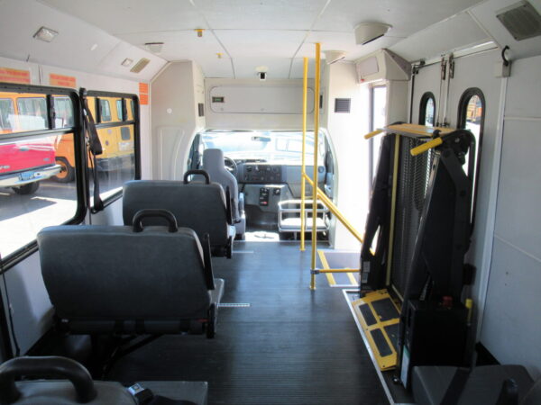 2010 Glaval Lift Equipped Shuttle S79014 - Image 10