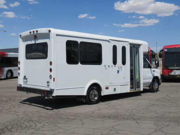 2010 Glaval Lift Equipped Shuttle S79014 - Image 7