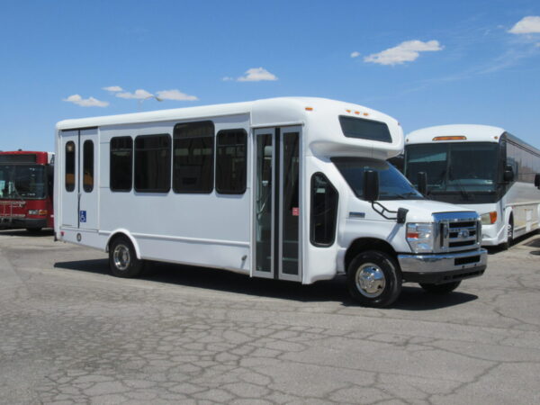 2017 Starcraft Allstar Lift Equipped Shuttle S62052