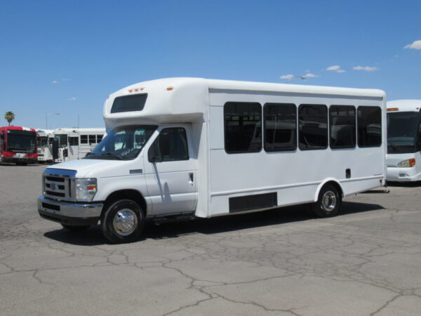 2017 Starcraft Allstar Lift Equipped Shuttle S62052 - Image 3