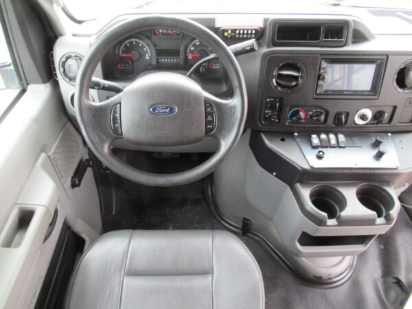 2014 Startrans Senator Lift Equipped Shuttle S93301 - Image 11