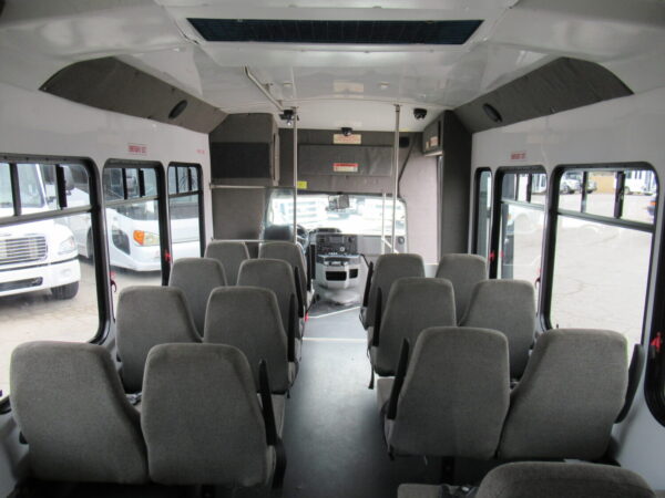 2014 Startrans Senator Lift Equipped Shuttle S93301 - Image 10