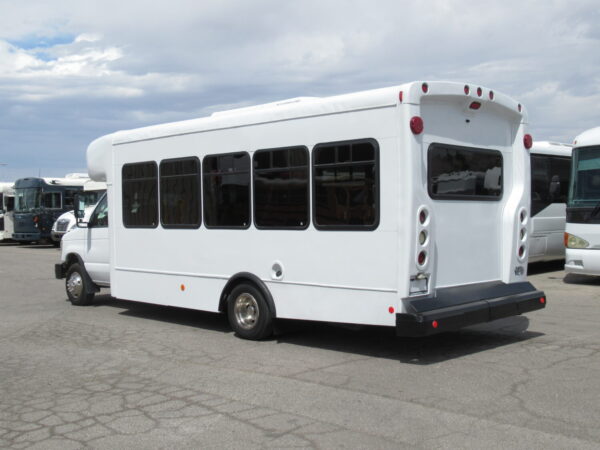 2014 Startrans Senator Lift Equipped Shuttle S93301 - Image 5