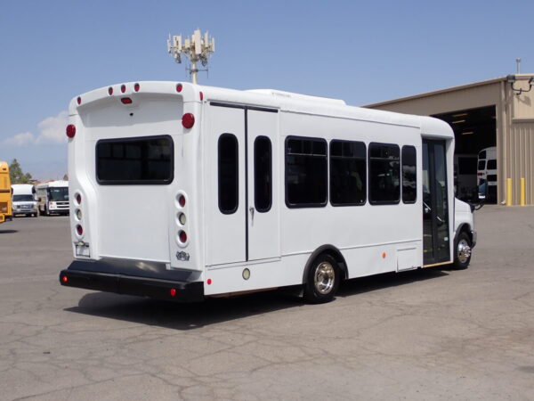 2014 Startrans Senator Lift Equipped Shuttle S93301 - Image 6