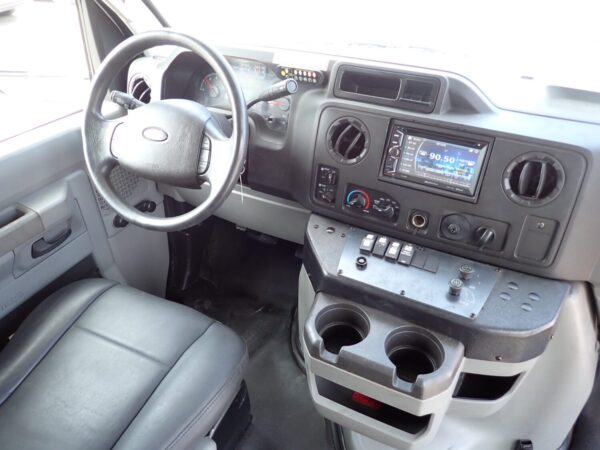 2014 Startrans Senator Lift Equipped Shuttle S93301 - Image 11