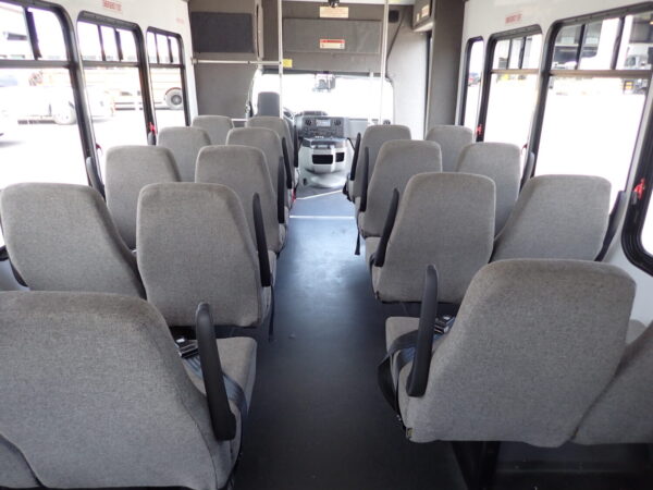 2014 Startrans Senator Lift Equipped Shuttle S93301 - Image 10