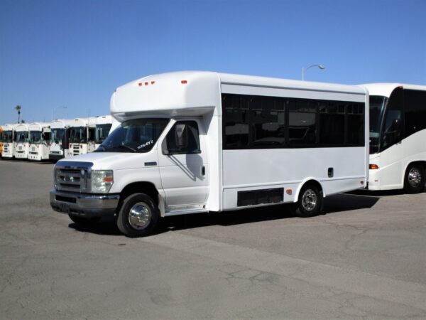 2011 Starcraft Allstar Lift Equipped Shuttle Bus S26842 - Image 3