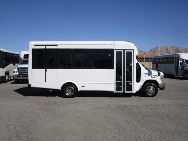 2011 Starcraft Allstar Lift Equipped Shuttle Bus S26842 - Image 4