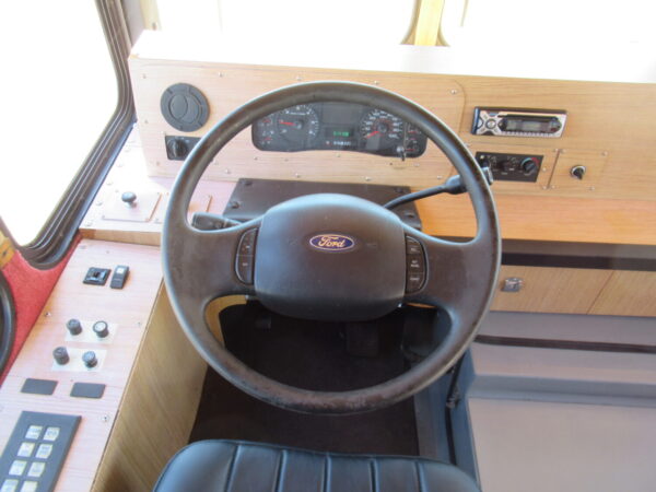 2008 Supreme Lift Equipped Trolley Bus S04697 - Image 12