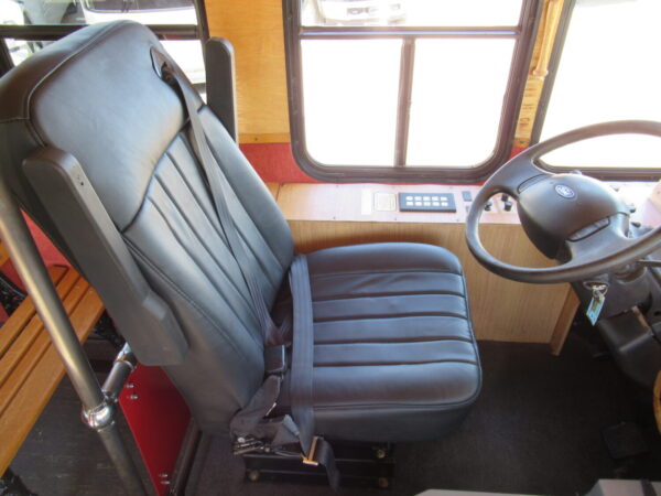 2008 Supreme Lift Equipped Trolley Bus S04697 - Image 11
