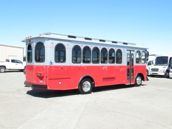 2008 Supreme Lift Equipped Trolley Bus S04697 - Image 7
