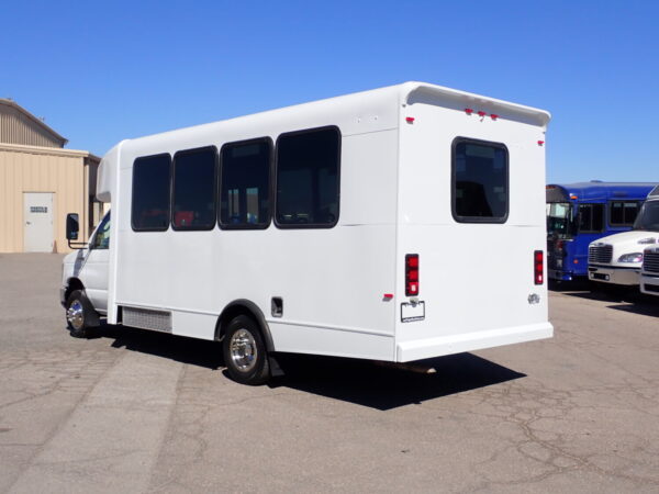 2012 ElDorado Advantage Lift Equipped Shuttle Bus S18911 - Image 5