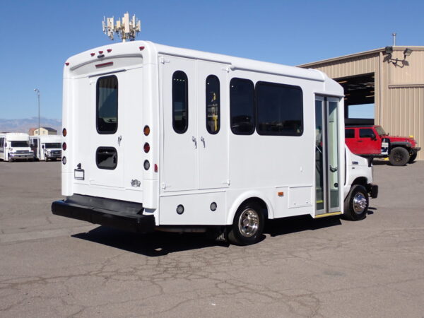 2016 Glaval Universal Lift Equipped Shuttle Bus S36134 - Image 7