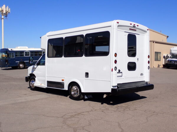 2016 Glaval Universal Lift Equipped Shuttle Bus S36134 - Image 5