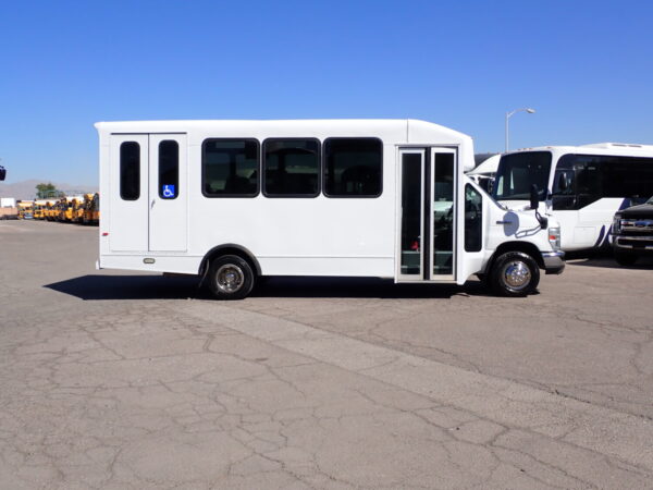 2012 ElDorado Advantage Lift Equipped Shuttle Bus S18911 - Image 4