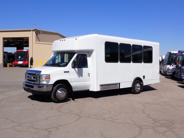 2012 ElDorado Advantage Lift Equipped Shuttle Bus S18911 - Image 3